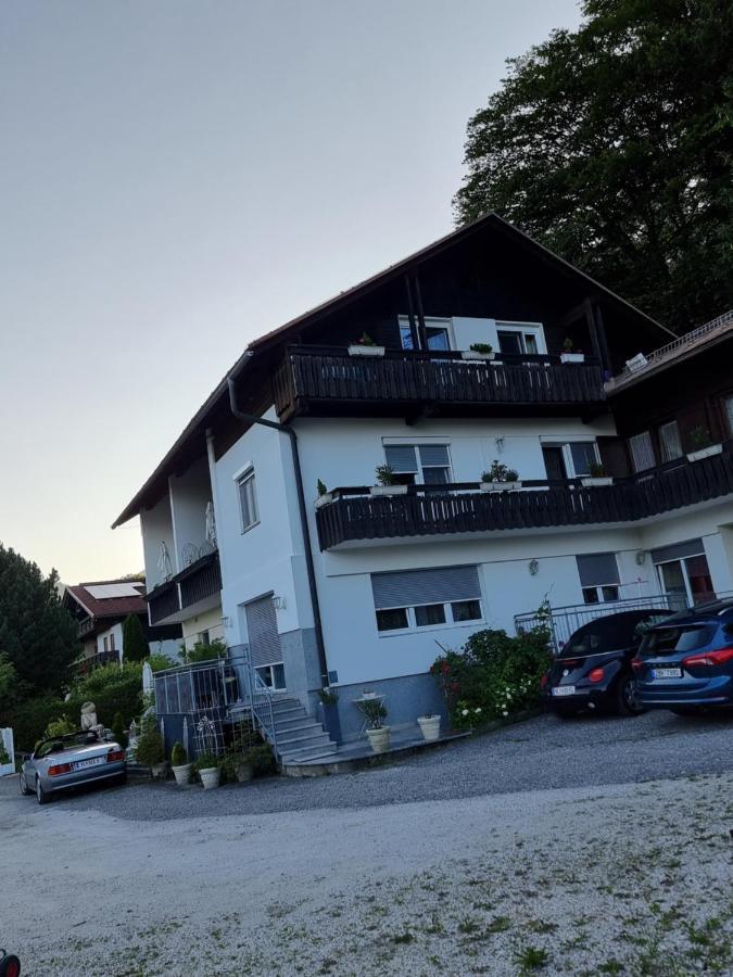 Ferienhaus Burgblick Треффен Екстер'єр фото